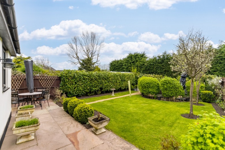 View Full Details for Silver Lion Gardens, West Street, Lilley, Hertfordshire - EAID:Putterills, BID:893