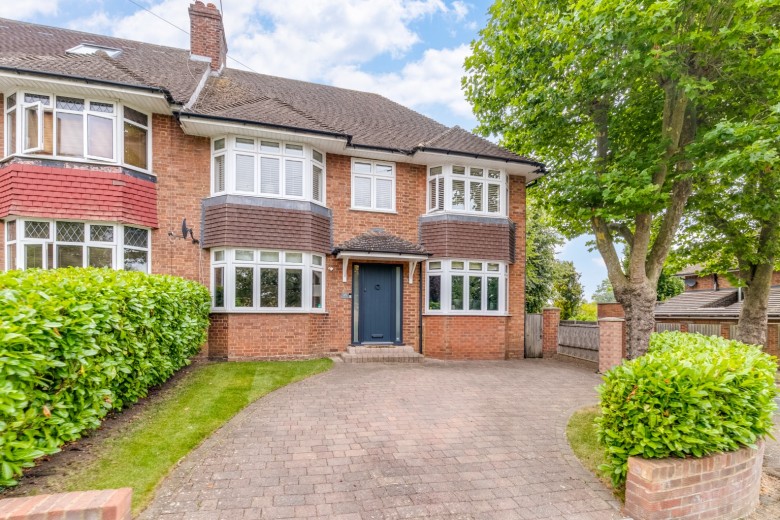 View Full Details for Queenswood Drive, Hitchin, Hertfordshire, SG4 - EAID:Putterills, BID:893