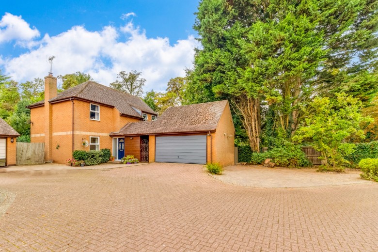 View Full Details for Gosmore Road, Hitchin, Hertfordshire, SG4 - EAID:Putterills, BID:893