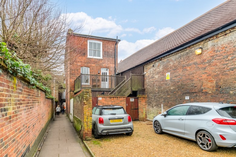 View Full Details for 2-4 High Street, Hitchin, Hertfordshire, SG5 - EAID:Putterills, BID:893