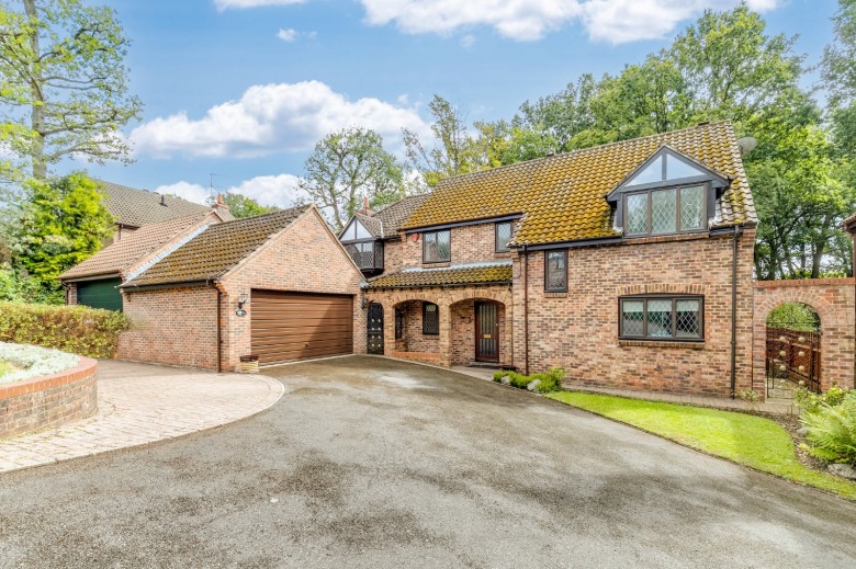 View Full Details for Oaklands, Welwyn, Hertfordshire - EAID:4182793638, BID:KBW